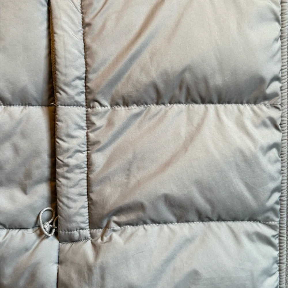 EUC The North Face 550 Puffer Vest - Picture 4 of 10